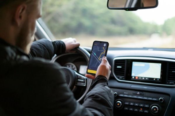 Why are Lara taxi services a smart choice for local commuting?